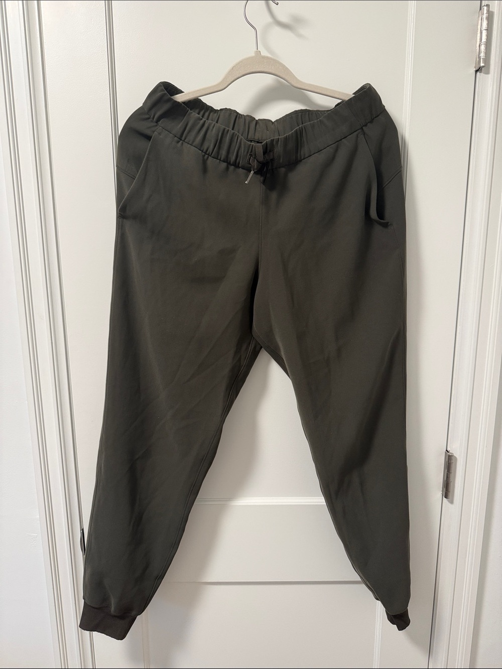 lululemon athletica women’s Olive Drawstring Joggers